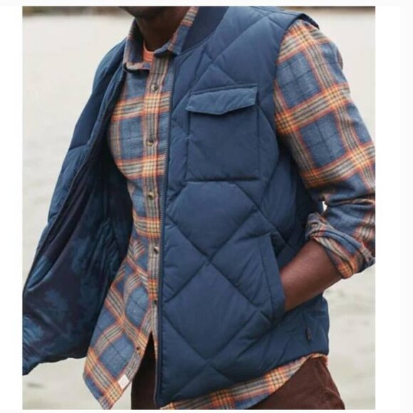 Marine Layer Light Weight Puffer Vest Reversible Packable Sky Captain NWT Medium - Picture 2 of 12